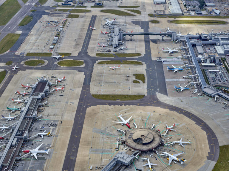 Gatwick_Airport_Aerial_04_Pascall_Watson_4_3