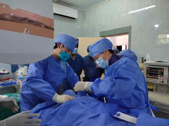 Chinese medical team conducts first pacemaker implant