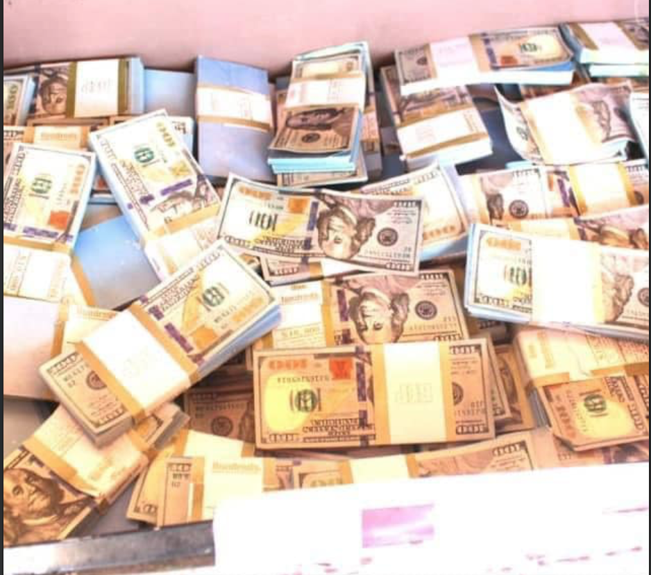 THE POLICE ARREST3 PEOPLE WITH MILLIONS OF FAKE DOLLARS